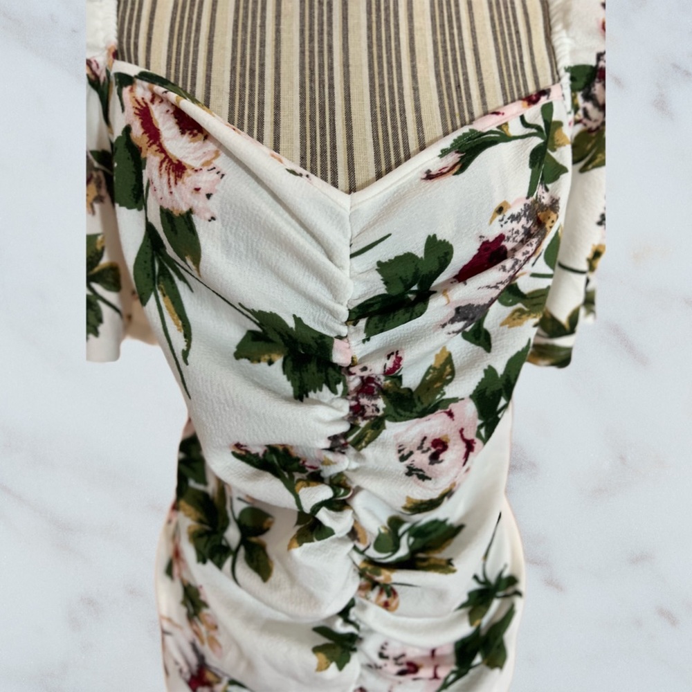 🆕 PLUS RUCHED FLORAL PRINT DRESS - Picture 3 of 5